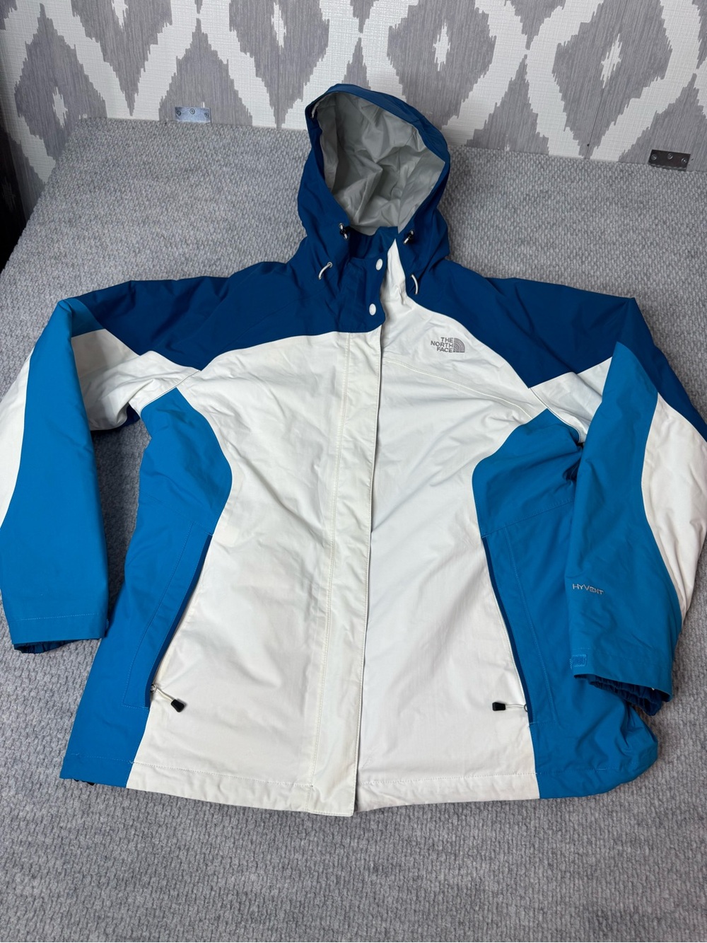 The North Face Blue & White Colorblock Ski Jacket XL